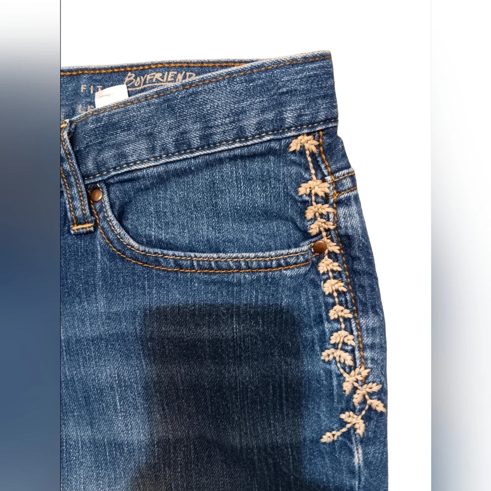 Eddie Bauer Relaxed Boyfriend Jeans Classic Style with Chic Embroidery - Picture 2 of 10